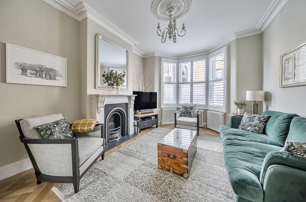 Property photo 2 of 16 1359659-15-68d40d...
