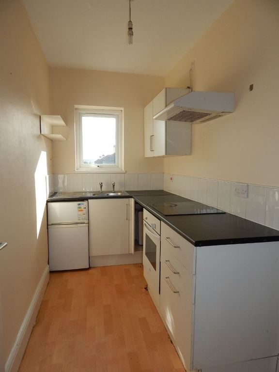 Property photo 2 of 11 Kitchen