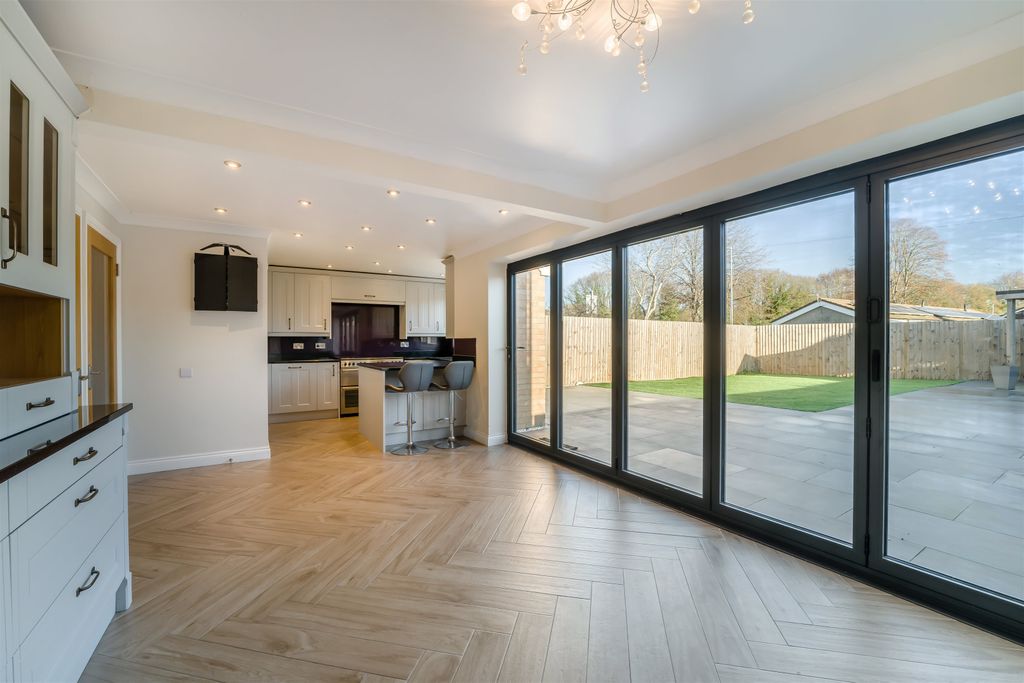 Property photo 2 of 25