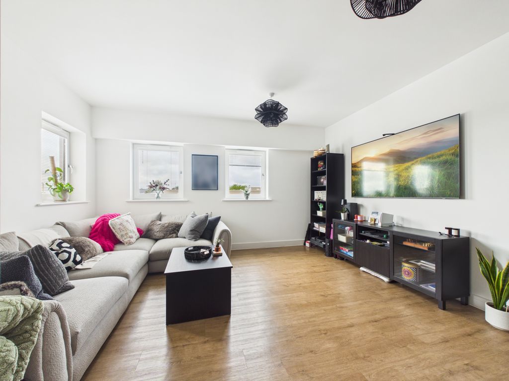 Property photo 1 of 13 Lounge