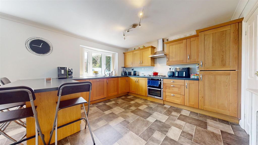 Property photo 3 of 37 Crawford Road Kitchen Diner