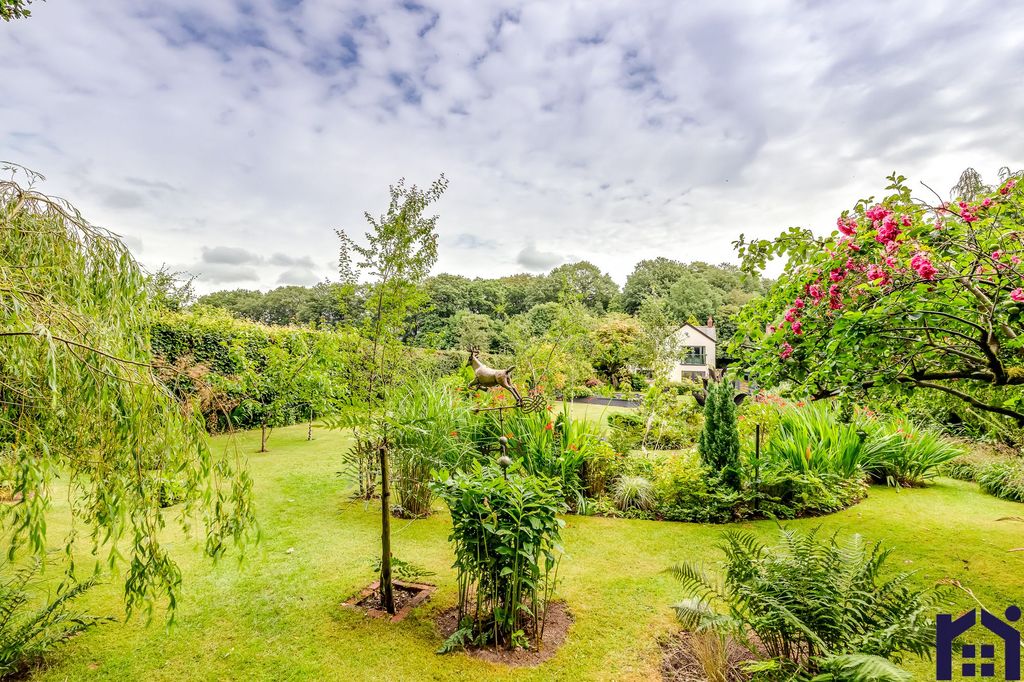 Property photo 2 of 38 Gardens
