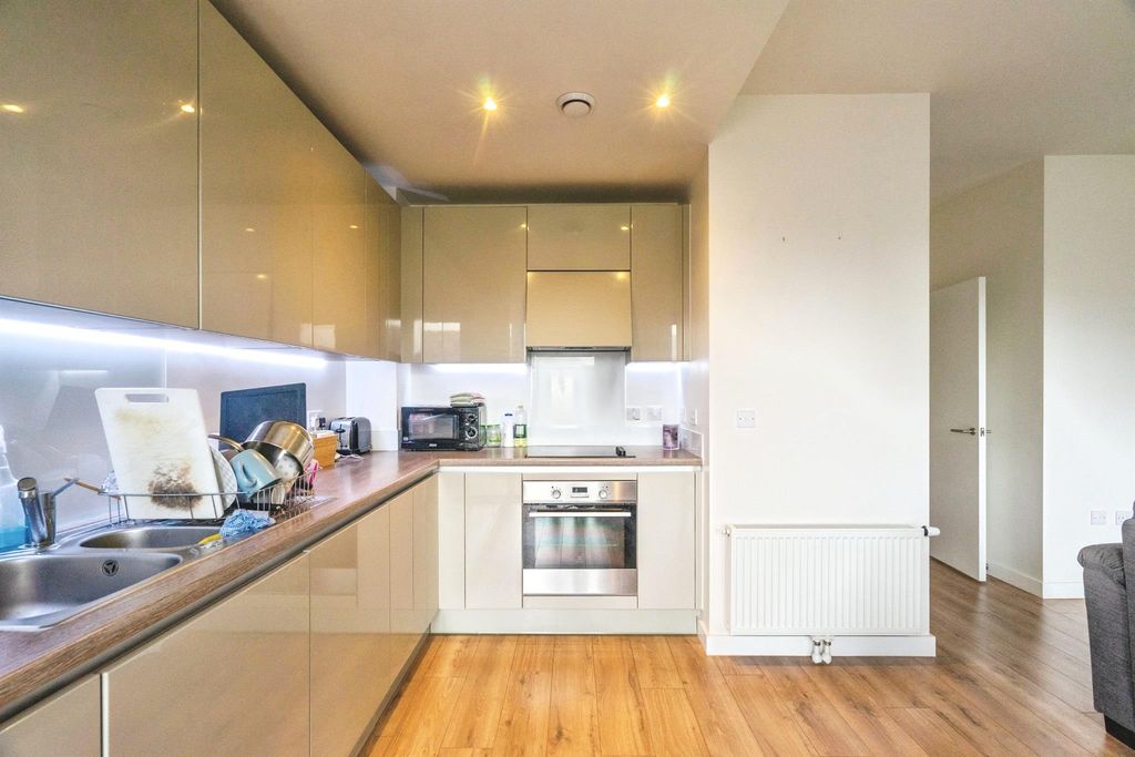 Property photo 1 of 18