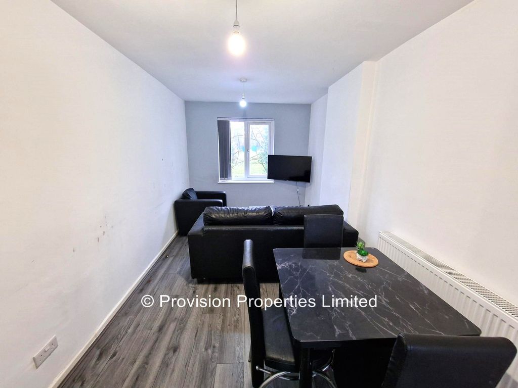 Property photo 3 of 12 Photo