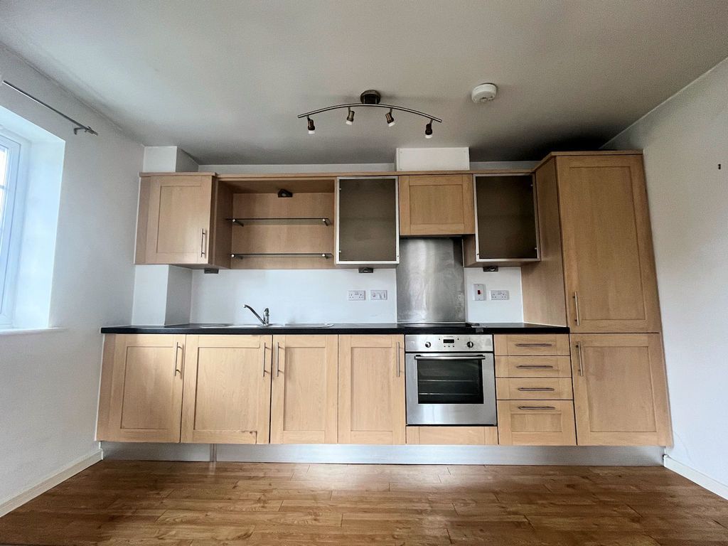 Property photo 3 of 11 Kitchen