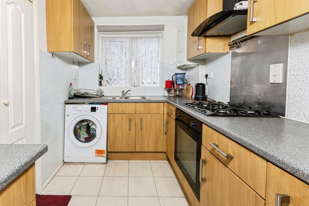 Property photo 3 of 21 Kitchen