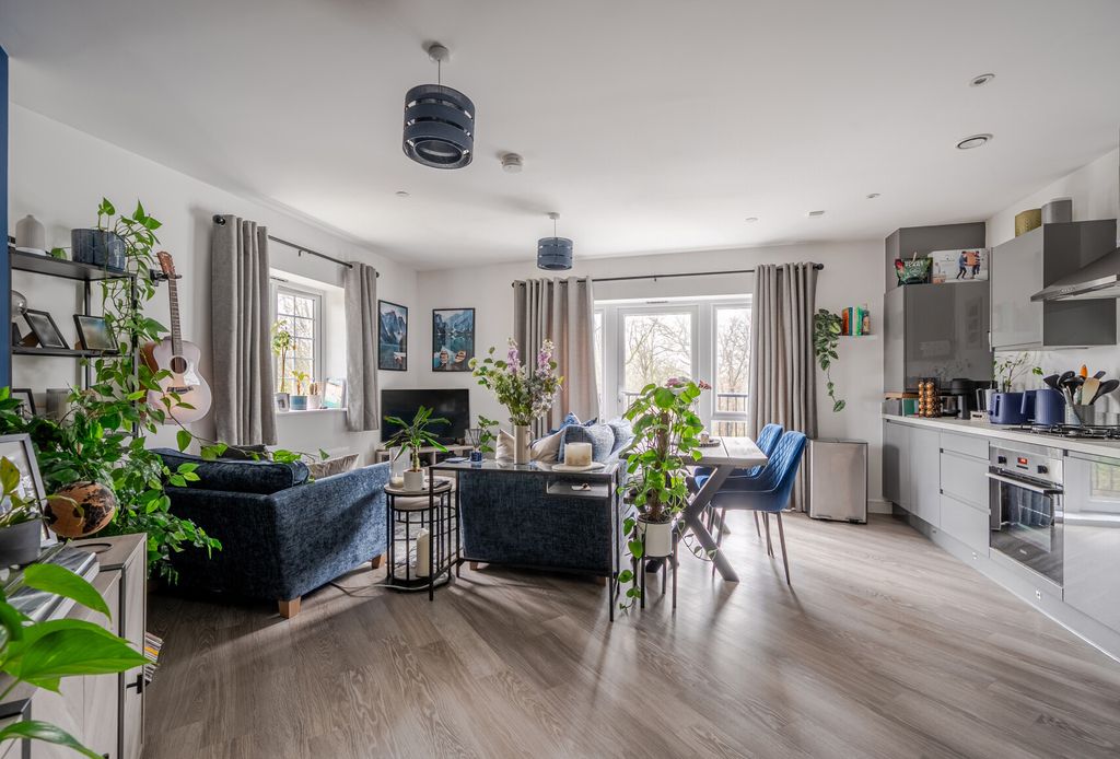 Property photo 2 of 13 1396442-10-69663d...