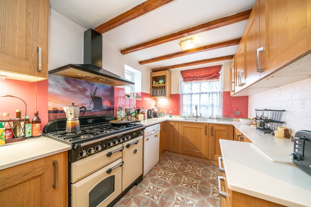 Property photo 2 of 24