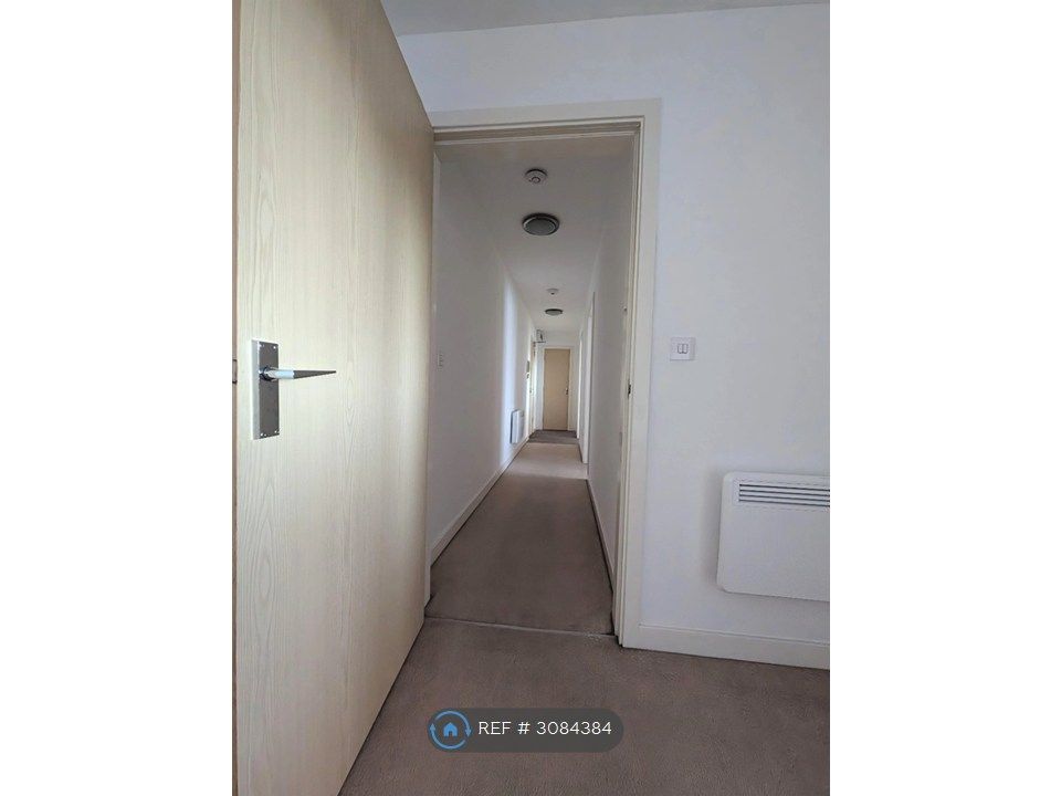 Property photo 2 of 9 Hallway