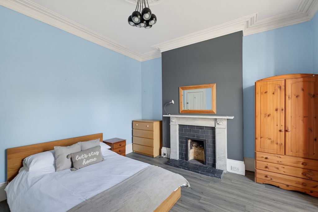 Property photo 1 of 8 0009