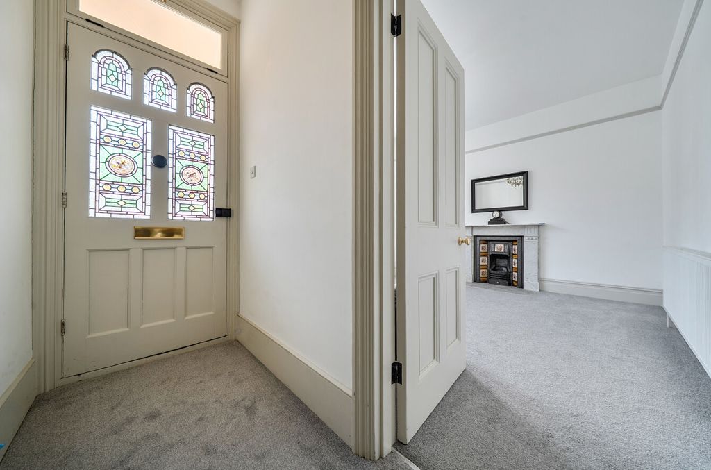 Property photo 2 of 24 Entrance Hall