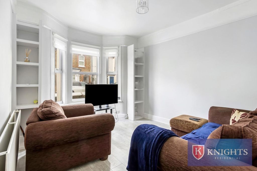 Property photo 2 of 9
