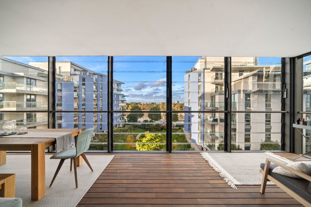 Property photo 1 of 10 Balcony