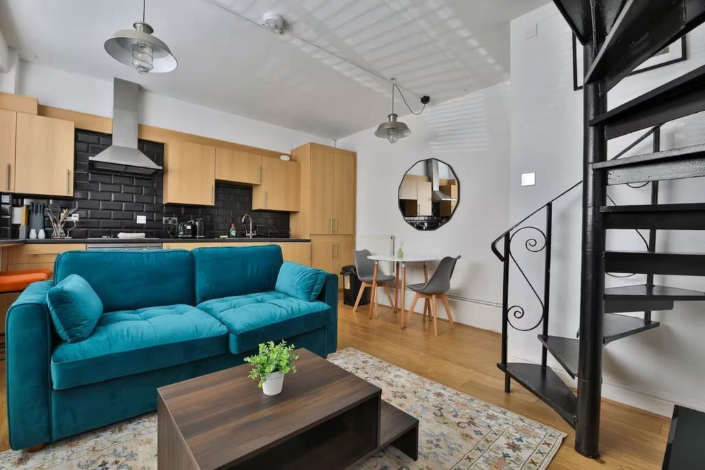 Property photo 1 of 11 Living Room