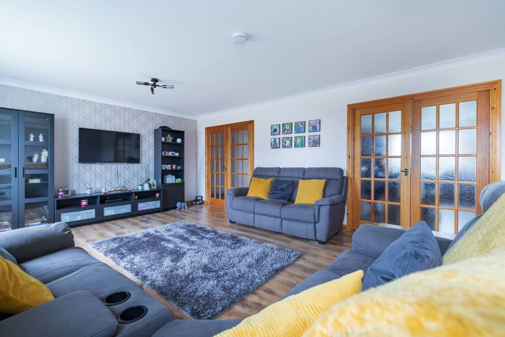 Property photo 2 of 24