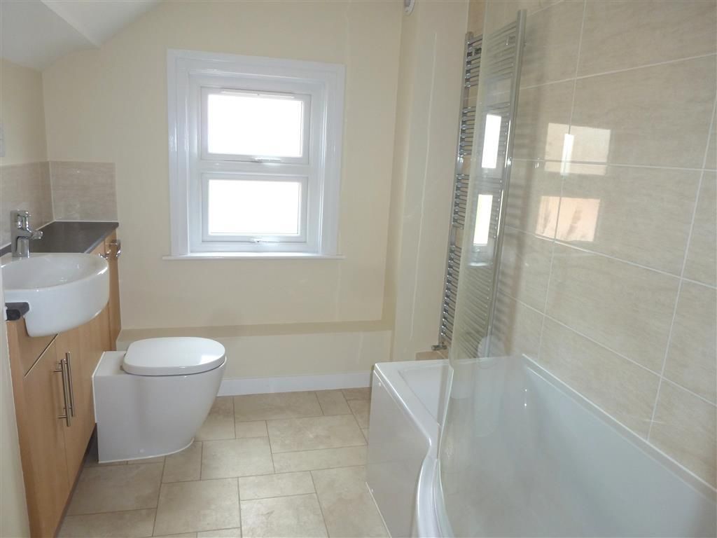 Property photo 2 of 7 Bathroom