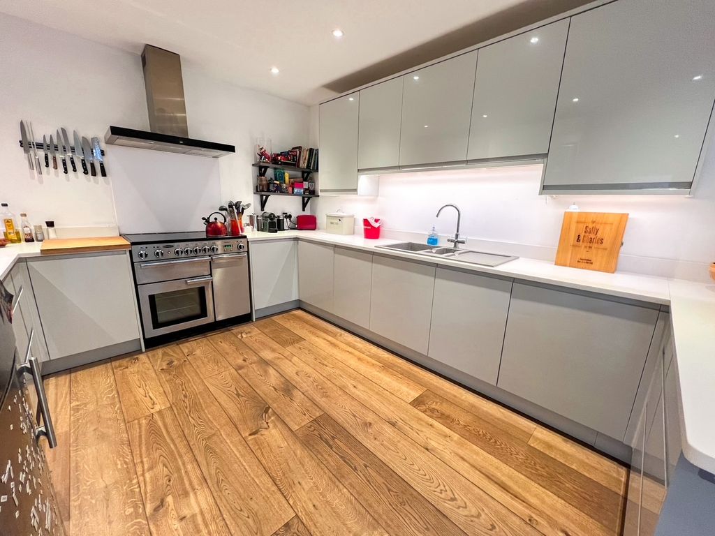 Property photo 2 of 43