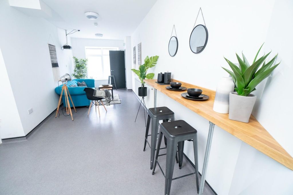 Property photo 2 of 8 E