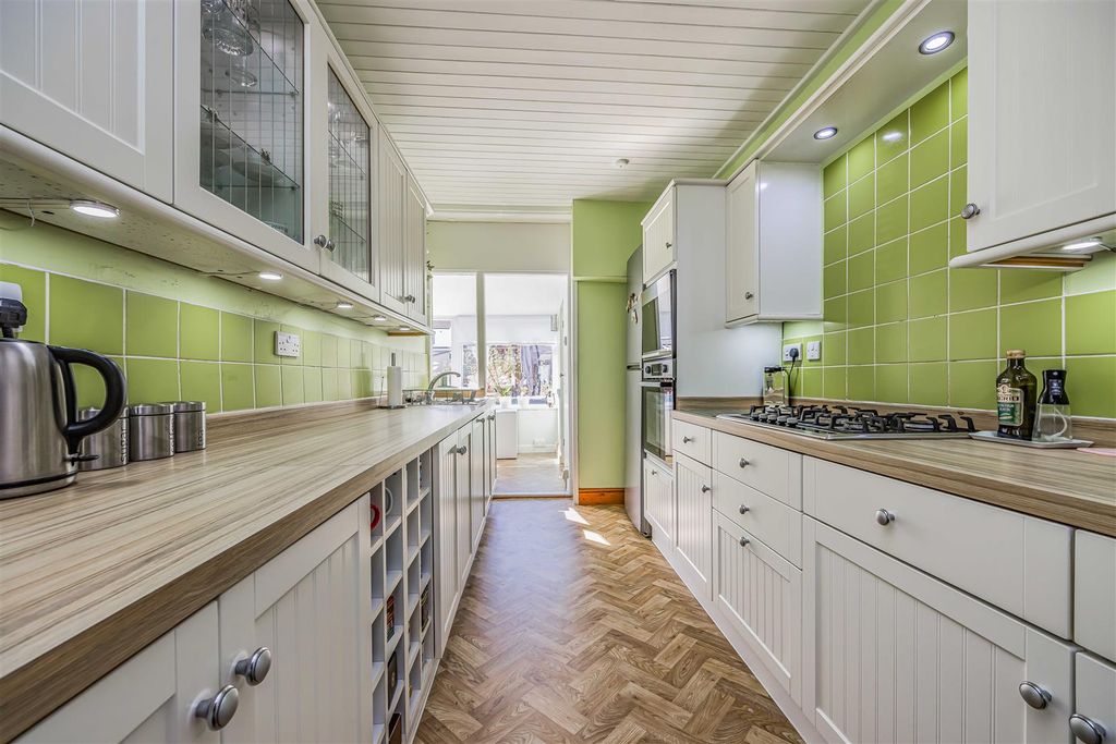 Property photo 1 of 21 4 Wesley Grove, Copnor-Small-Porticomarketing-Sold