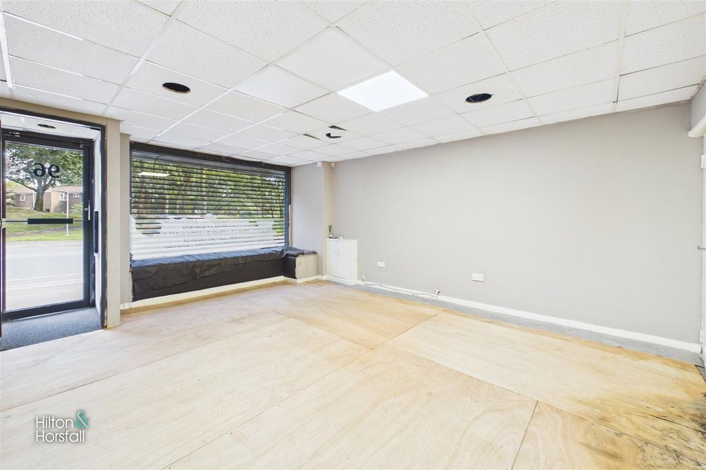 Property photo 3 of 11 Colne Road