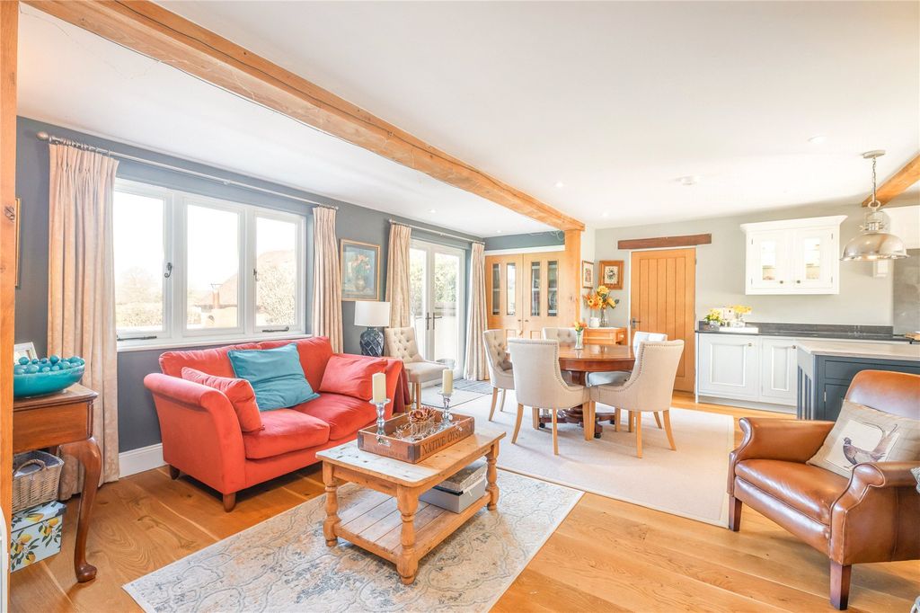 Property photo 3 of 21 Dining Area