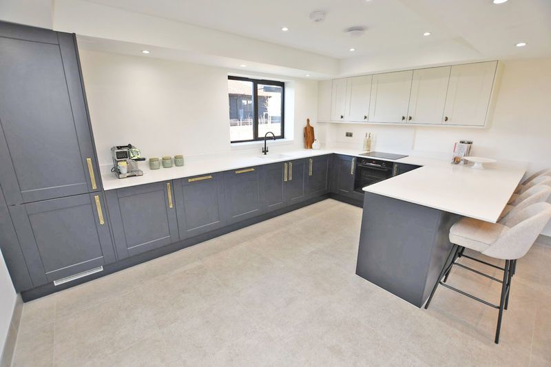 Property photo 3 of 23 Photo 12