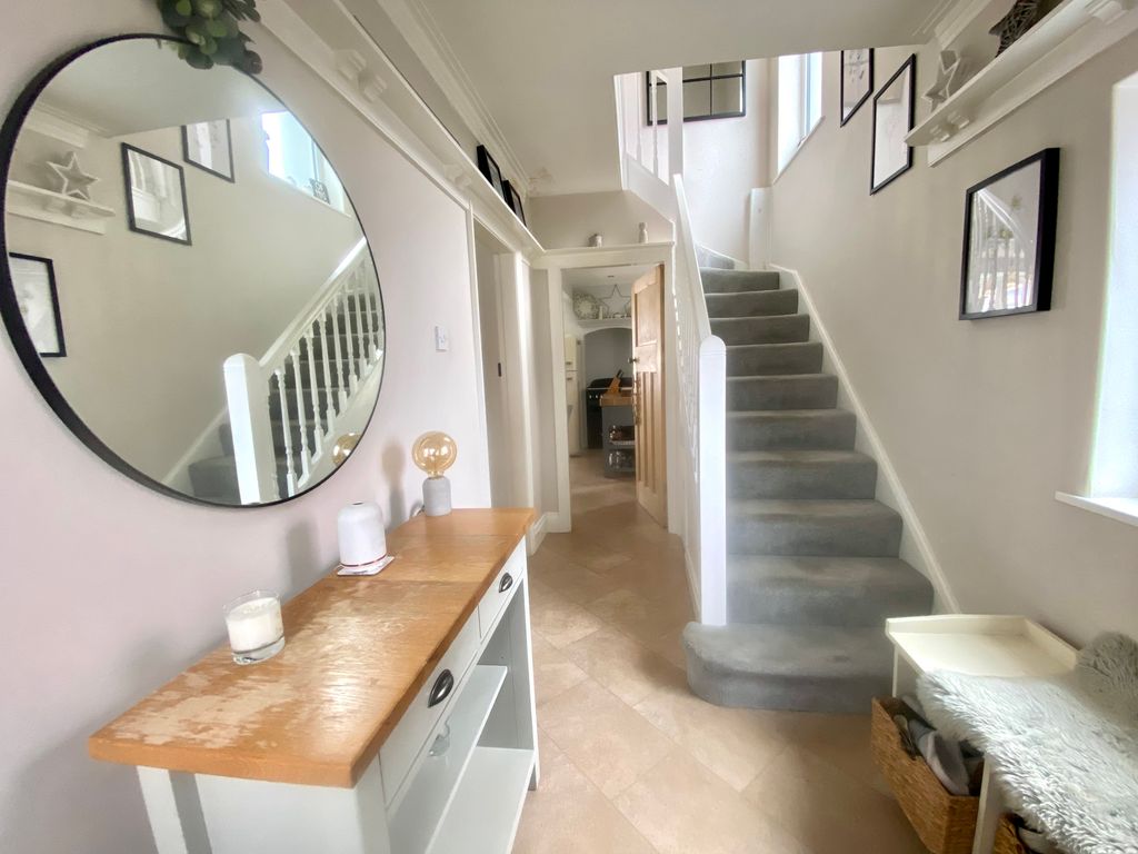 Property photo 2 of 14 Entrance Hall