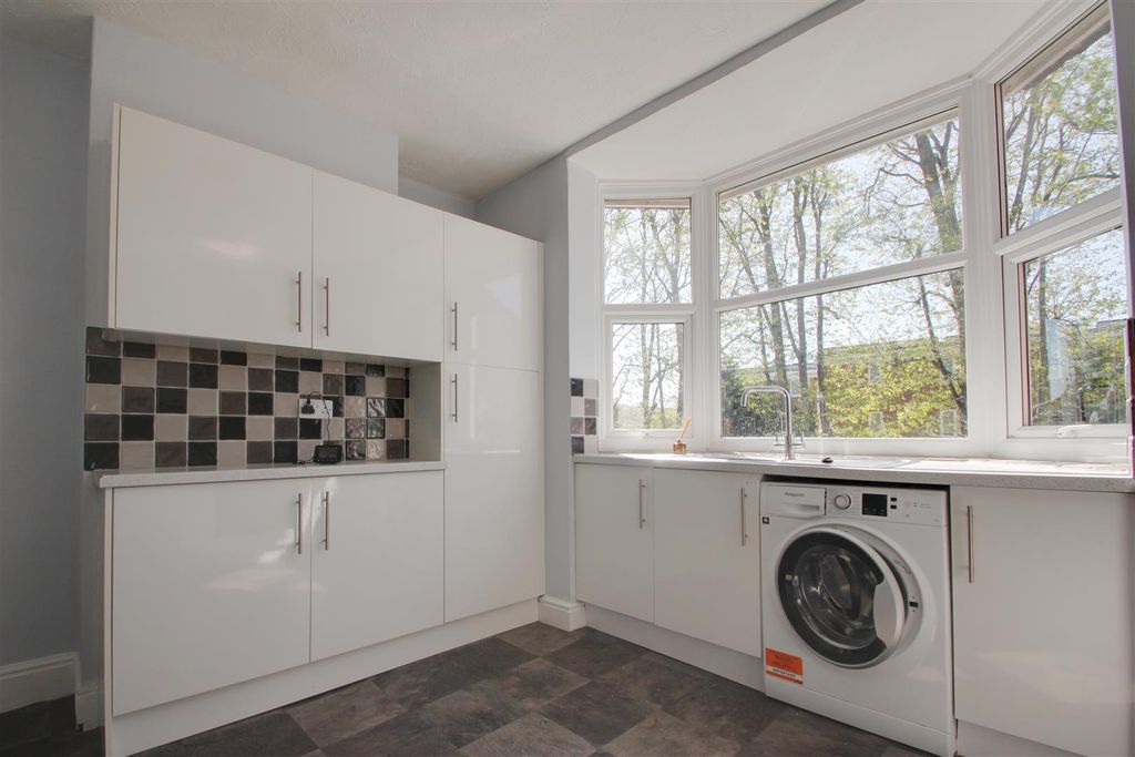 Property photo 3 of 12 Kitchen