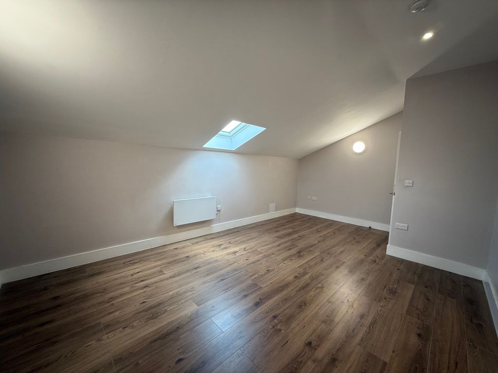 Property photo 2 of 6 Bedroom 1