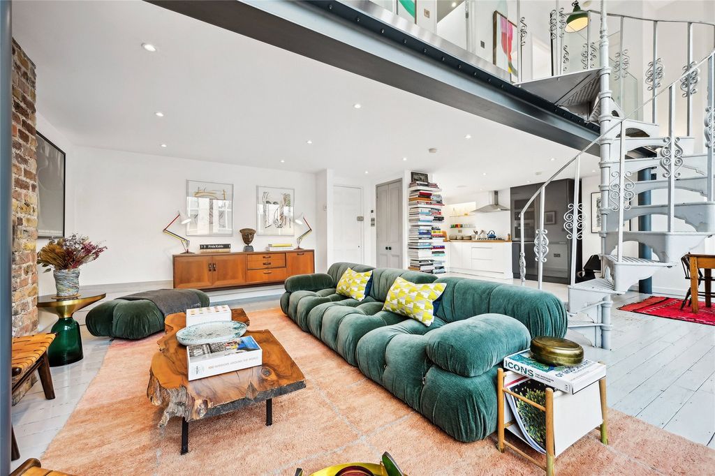 Property photo 2 of 12 Kitchen/Reception