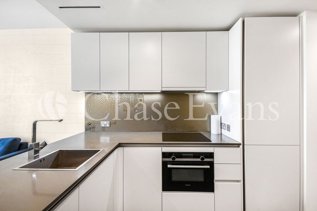 Property photo 3 of 17 Kitchen