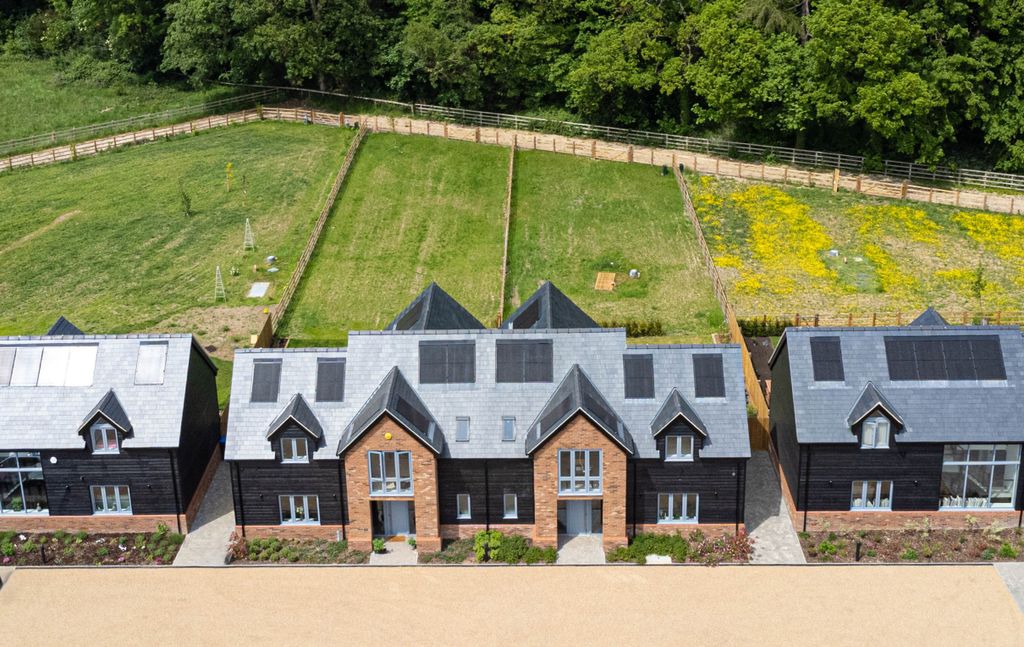 Property photo 3 of 19 Pendleyfarmoverhead