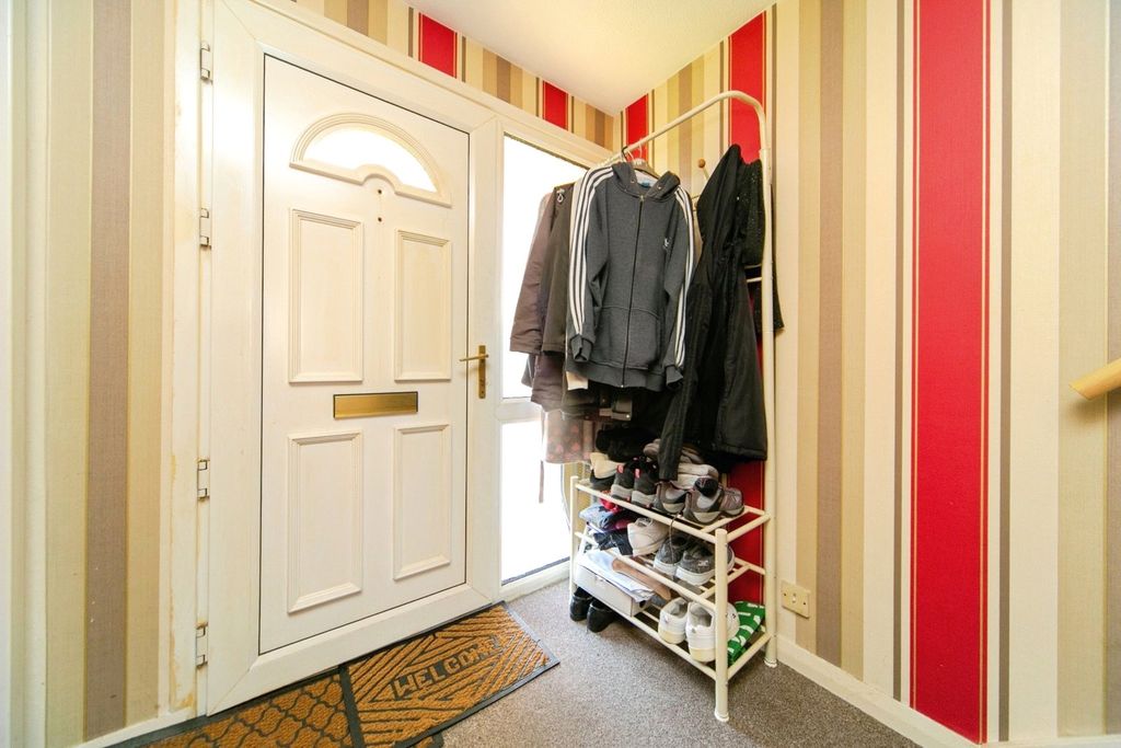 Property photo 2 of 17 Photo