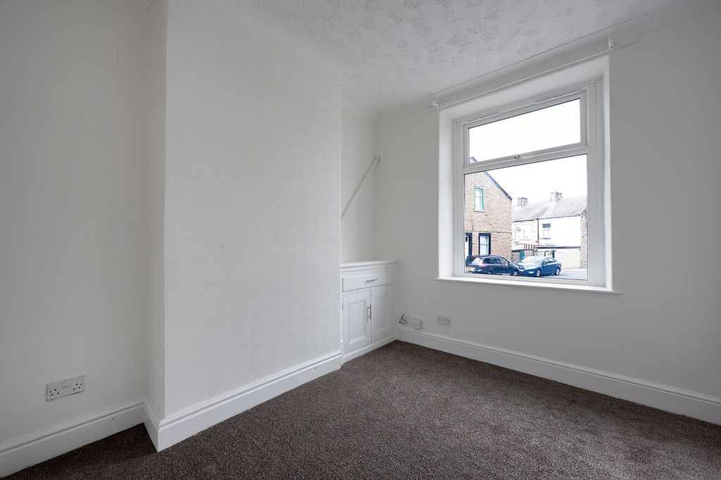 Property photo 3 of 10 4446612