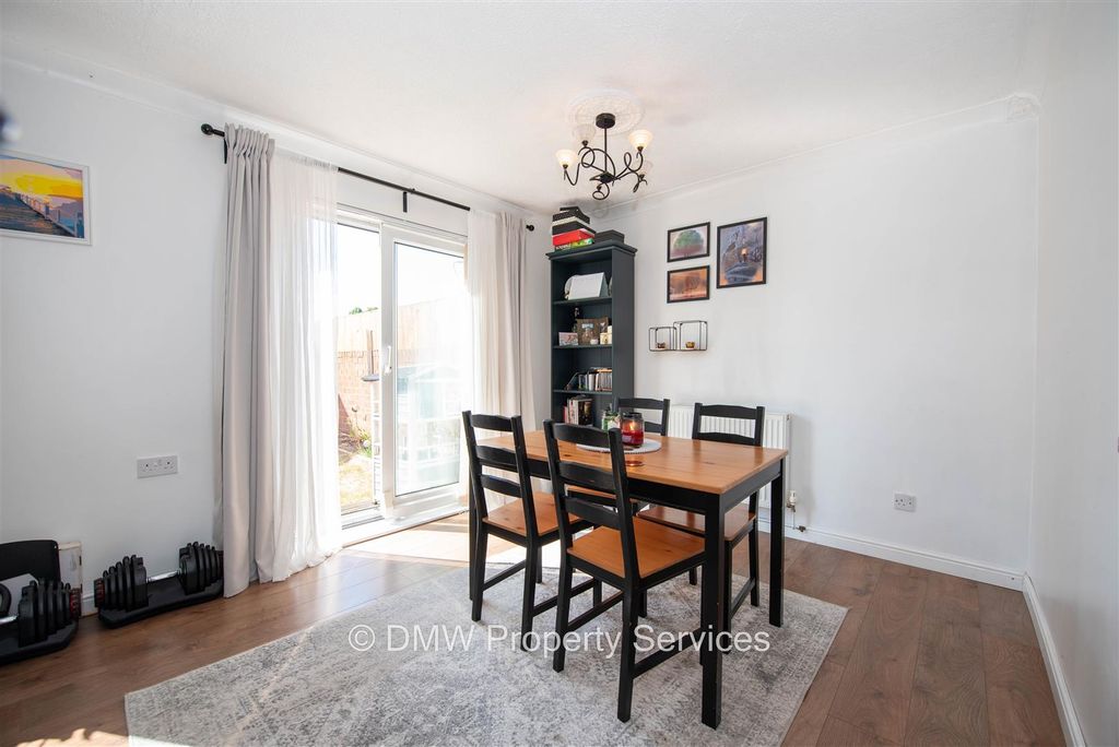Property photo 3 of 12 Lounge/Diner