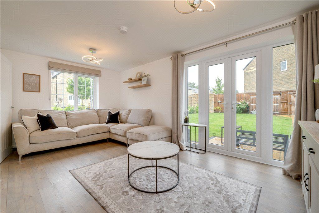 Property photo 2 of 16 Sitting Room