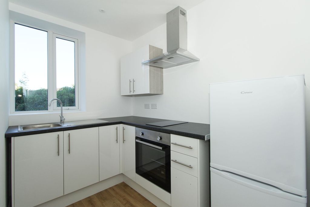 Property photo 3 of 8 Kitchen