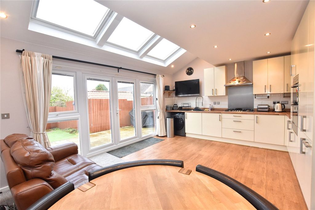 Property photo 2 of 15 Picture No. 11