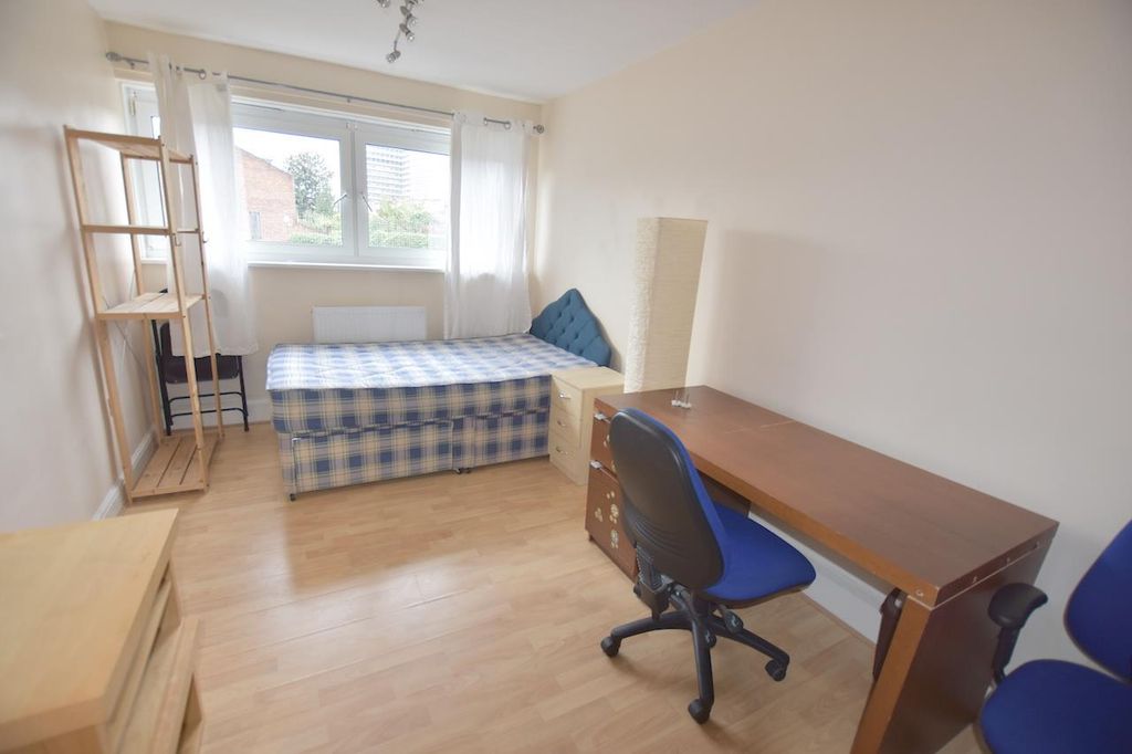 Property photo 3 of 14 Bed1 New.Jpg