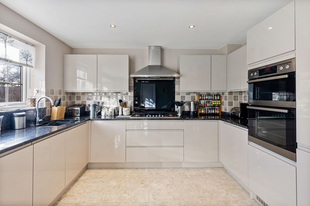 Property photo 3 of 16 A13 - 19 Veysey Close Exeter - 251219