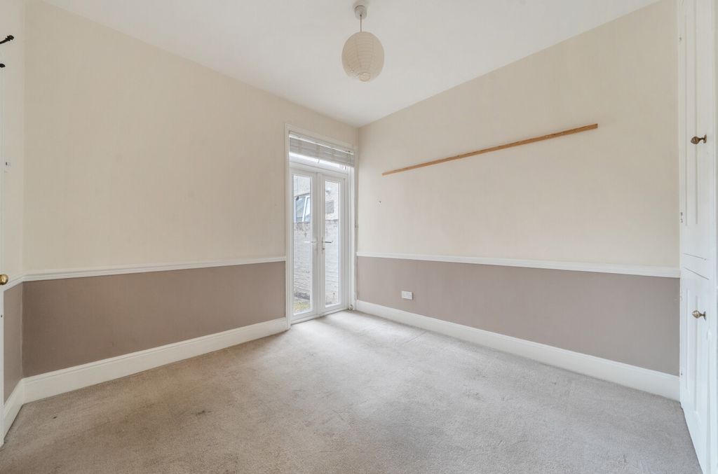 Property photo 3 of 12 1333858-2-688B5Bc...