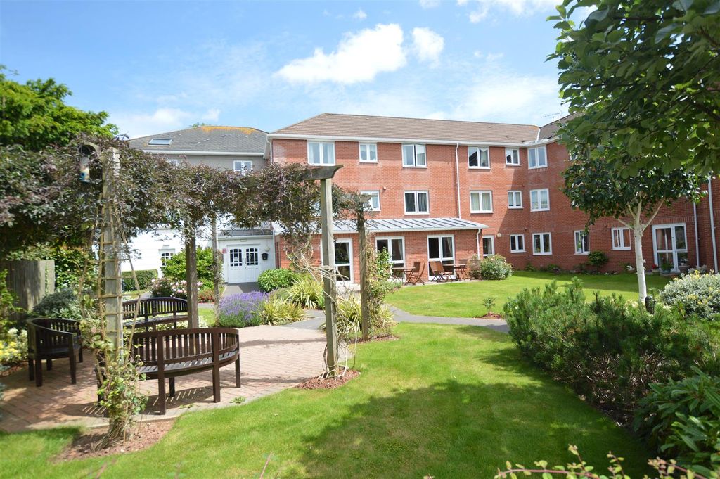 Property photo 2 of 29 Communal Gardens