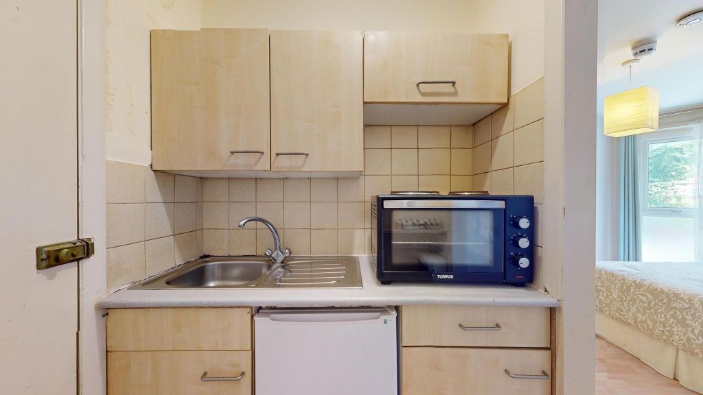 Property photo 2 of 9 Kitchen