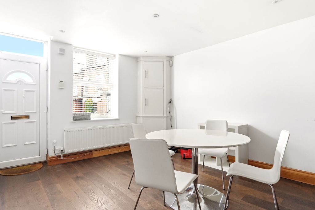 Property photo 3 of 29 Monkstreet007