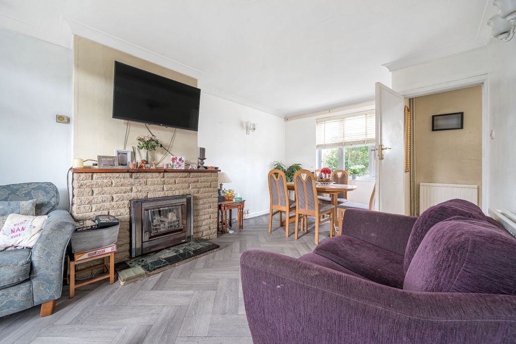 Property photo 2 of 21 4 Russell Road, Whetstone, London, N20 0Ts