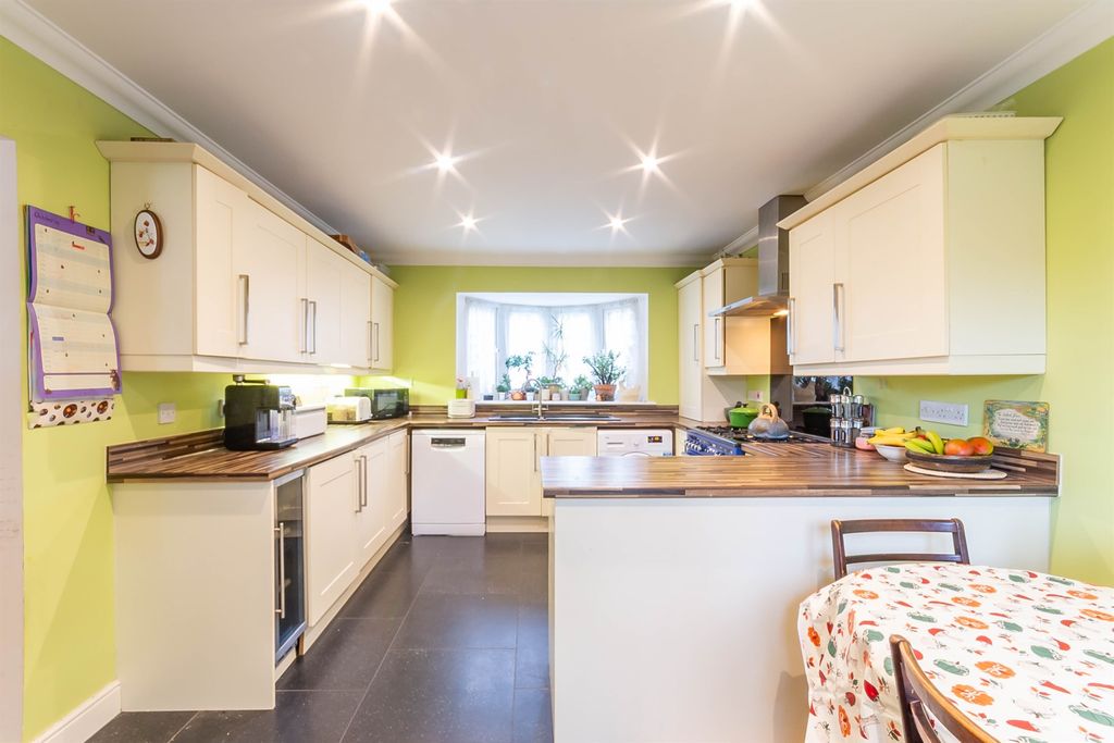 Property photo 2 of 18 Kitchen Diner