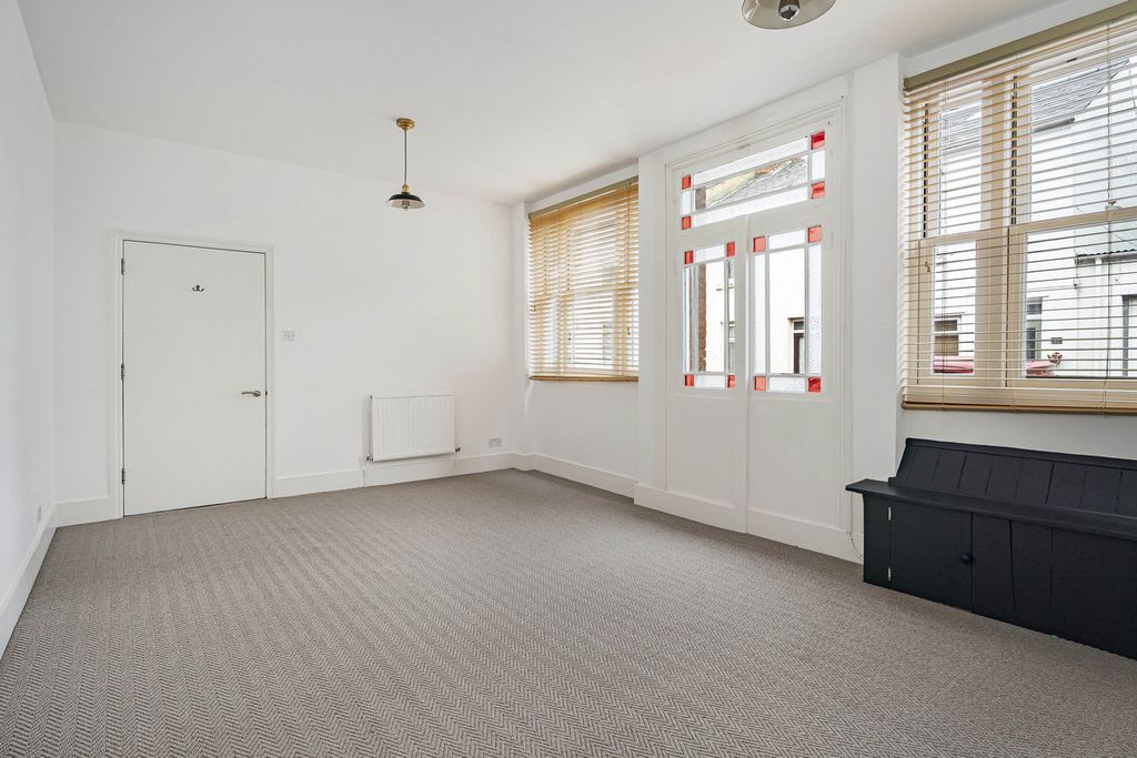 Property photo 2 of 26