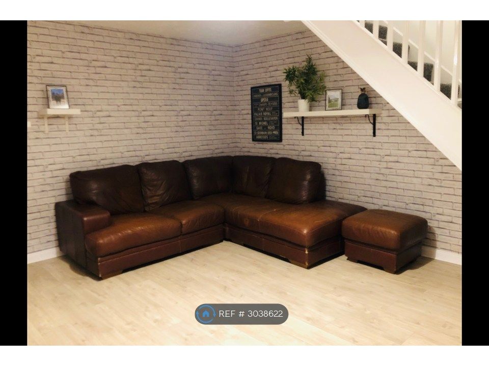 Property photo 3 of 26 Lounge