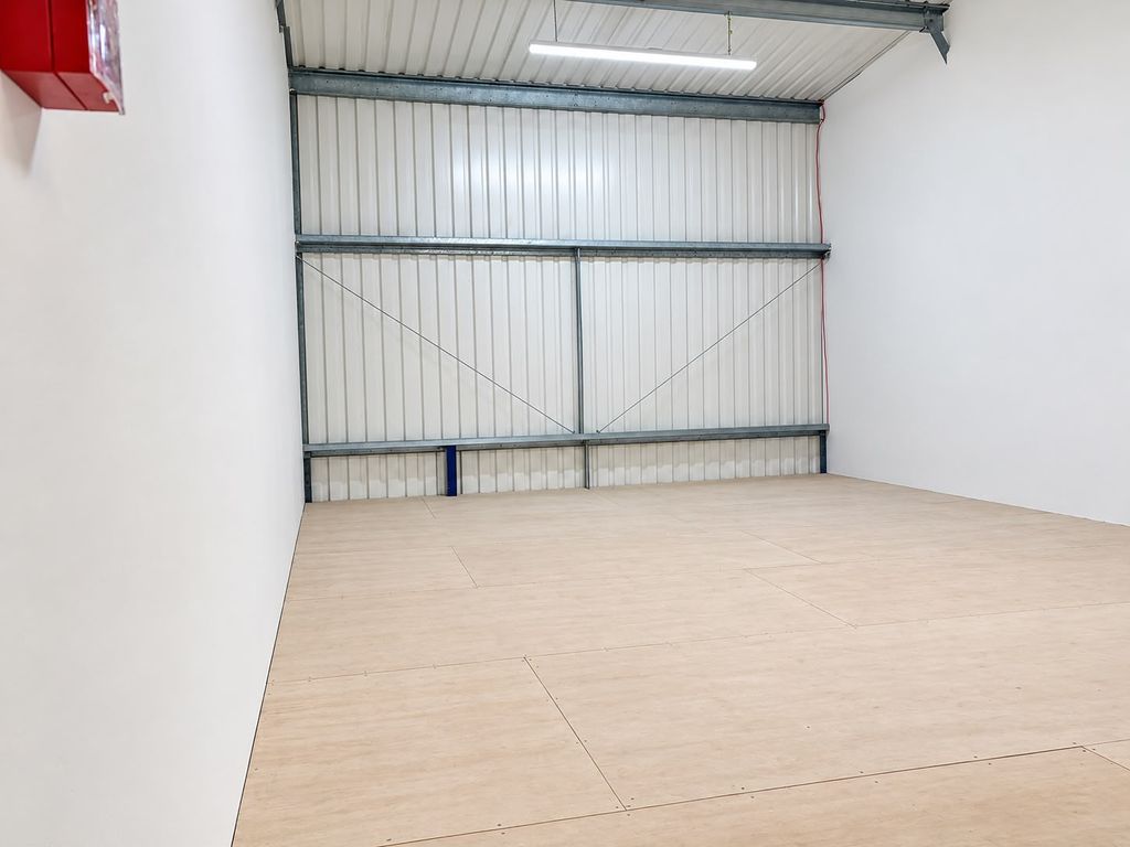 Property photo 2 of 5 7E52c7c1-A403-4E5d-A55d-2B9Bc8F0Eabd