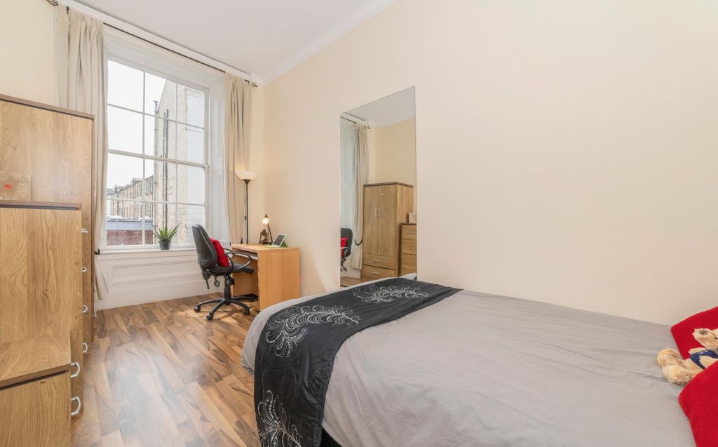 Property photo 3 of 9 Photo 2